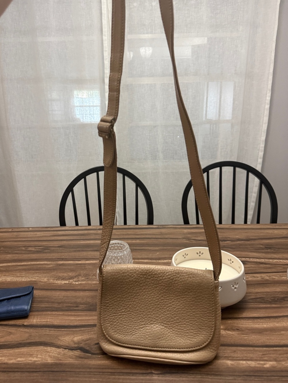 Vintage Coach - Leather Crossbody Bag in Tan - Classic Everyday Shoulder Bag